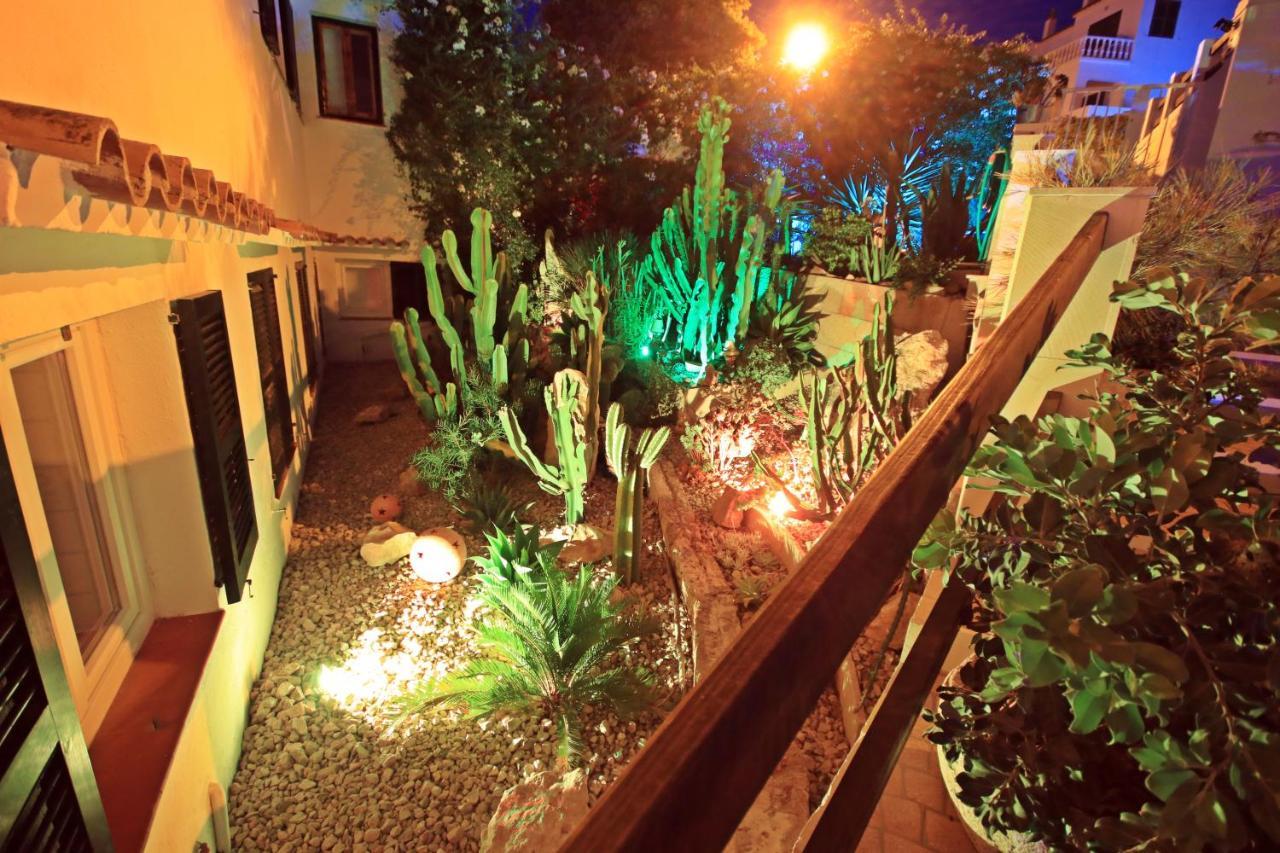 Wunderschoenes Kleines Apartment Fuer 2 Personen Mit Idylischen Blick Ins Gruene Cala Galdana  Buitenkant foto